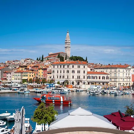 Riva Blu Sea View Apartment Rovigno Esterno foto